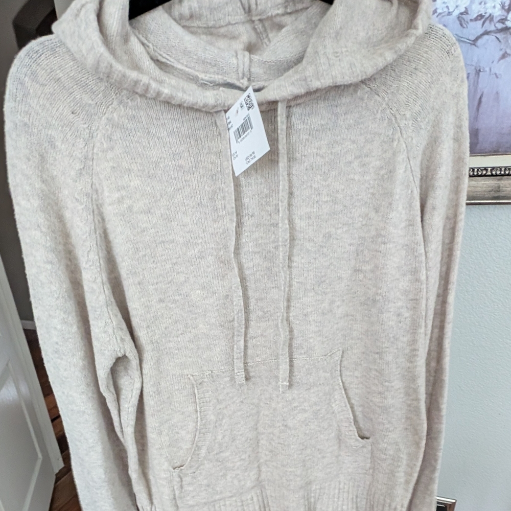American Eagle Hooded Sweater with Front Hand Pocket Size Large Nwt ❤️